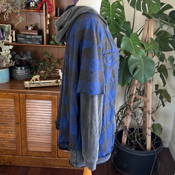 Oli & Hali Blue and Charcoal Gray Plaid Flannel Distressed Shacket Hooded Jacket - Picture 7 of 14